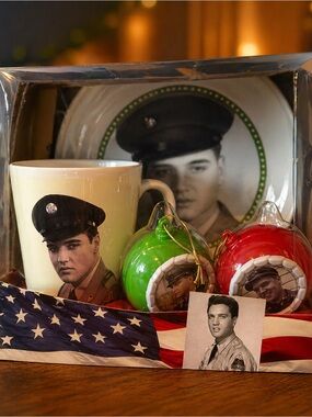 Elvis Presley Army Gift Set Sealed Mug Plate Ornament Collector Box Vintage